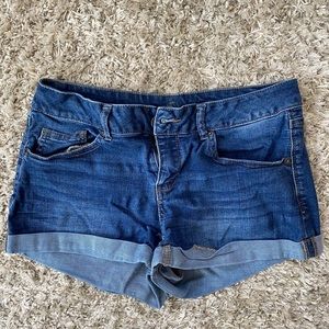Juniors So Sz 11 Shortie Stretch Shorts.